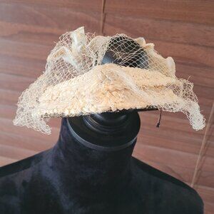 Vintage 1950s White Lace and Velvet Hat